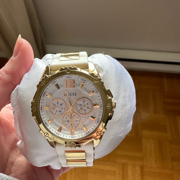 Guess sales watches battery